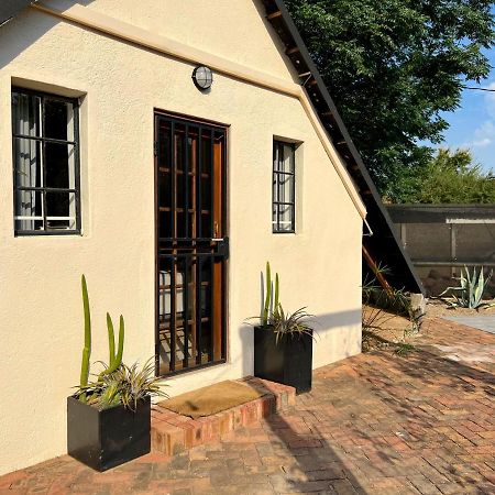 Cosy City Cottage Gaborone Exterior foto