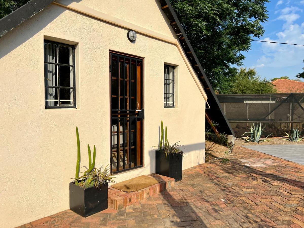 Cosy City Cottage Gaborone Exterior foto
